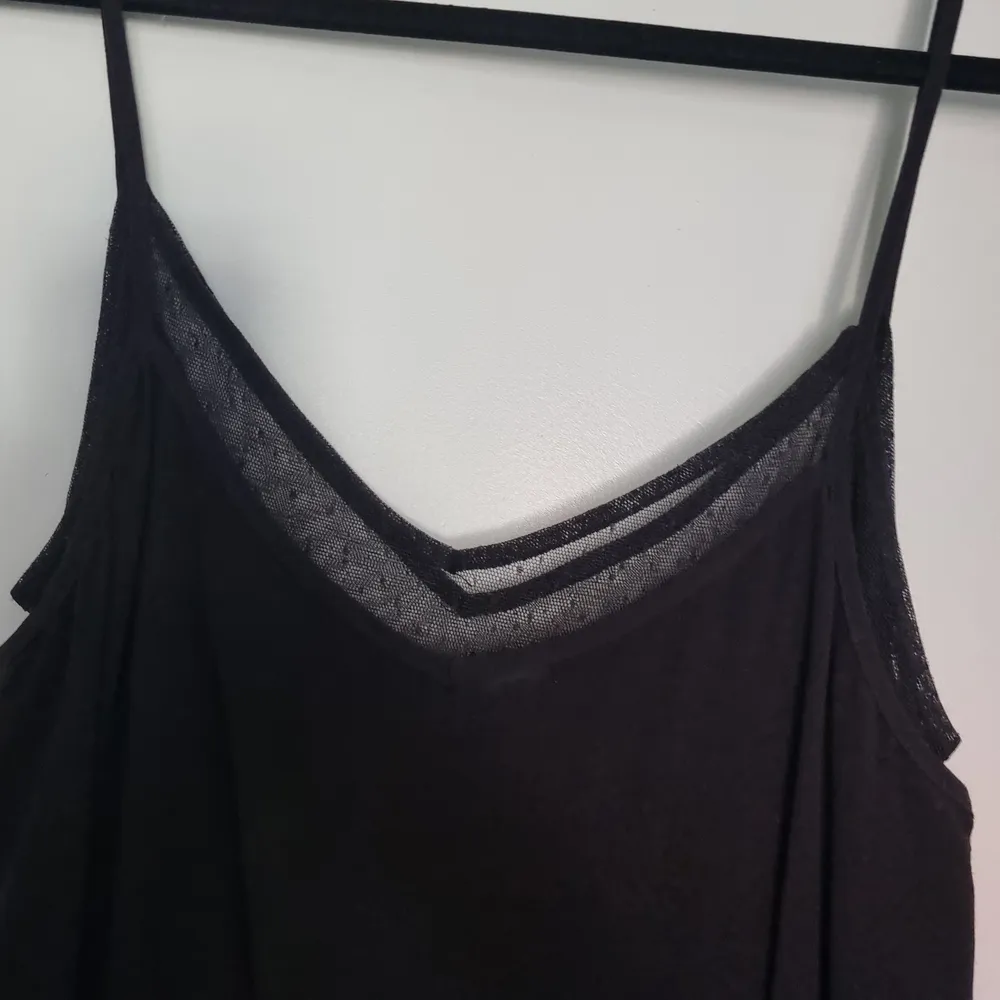 Superskön liten svart klänning, perfekt för sommaren, endast använd 1 gång. Klänningar.