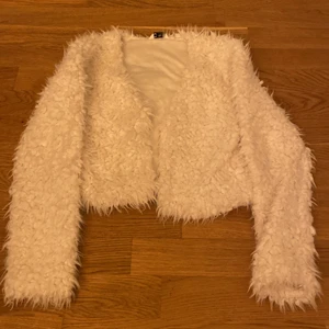 Lurvig kofta - Lurvig kofta i fint använt skick. 