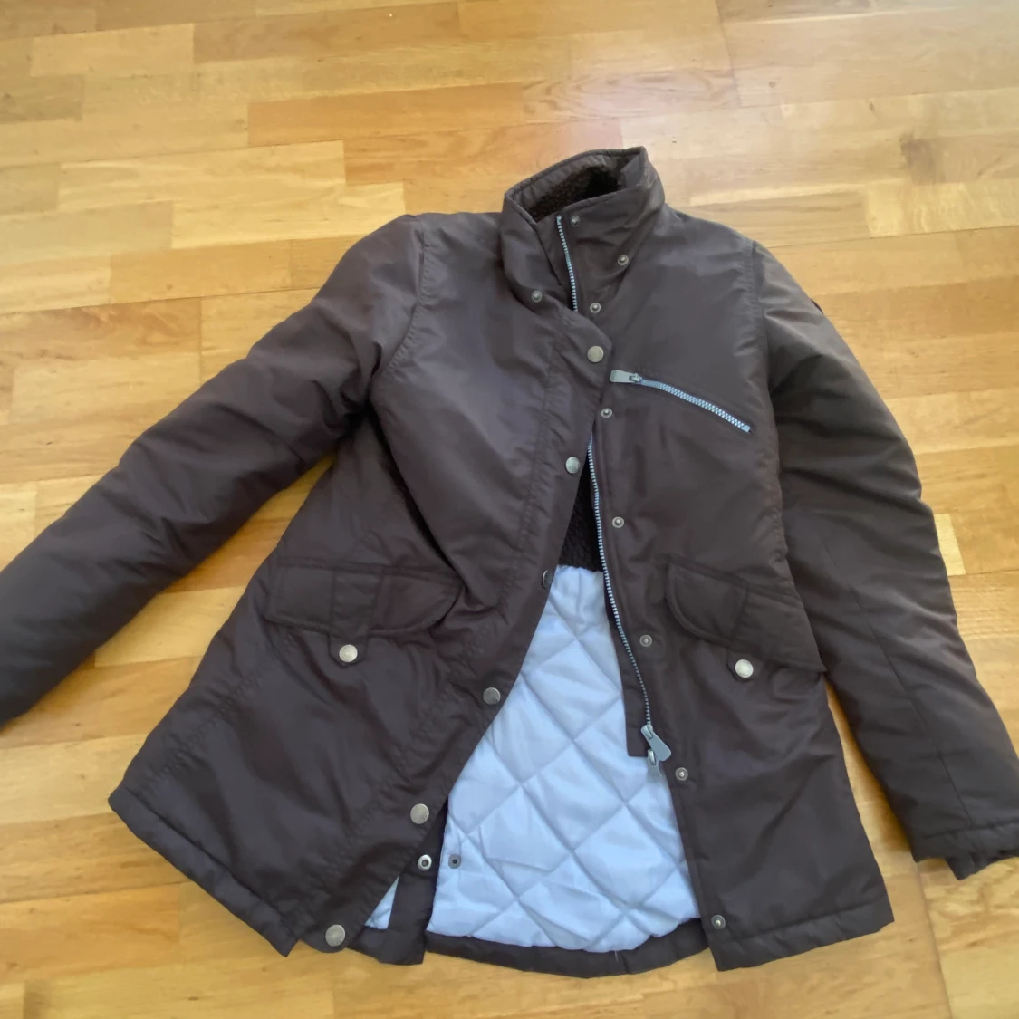 Säljer en rid jacka. 