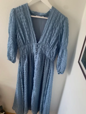 NAKD klänning  - Blå klänning ifrån NAKD. Storlek 36. Använd 1 gång. 