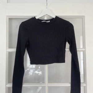 Svart topp - Finns inte så mycket mer än att säga att den är fin och i bra skick.