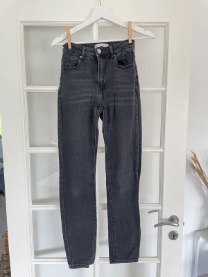 Svarta jeans - Jättefina Jeans i bra skick. Ett bar för 70 och båda för 120