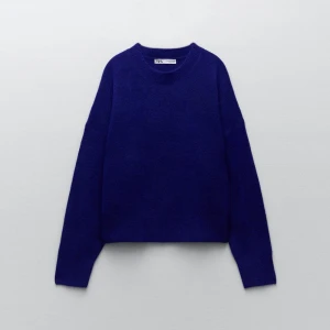 Stickad tröja från zara - Fin stickad tröja från zara! Säljer då den inte kommer till användning🤗 lite nopprig med annars bra skick!!!