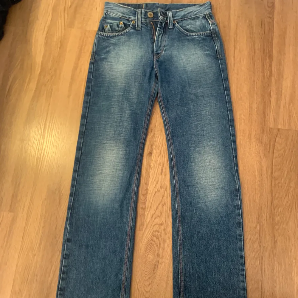 Crocker jeans från min kära moder för små för min röv  knappt använda . Jeans & Byxor.