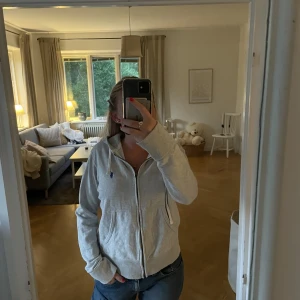 Polo Ralph lauren tröja - Tröja från Raulf lauren i fint skick💗 passar mig som brukar ha Xs/S