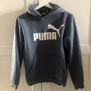 Hoddie  - Hoodie från Puma. 