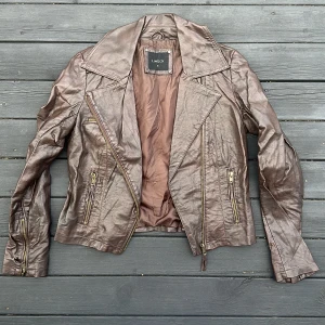 Brun bikerjacka  - Brun kort bikerjacka 🤎