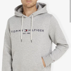 Tommy Hilfiger sweatshirt - S i herrstorlek. 