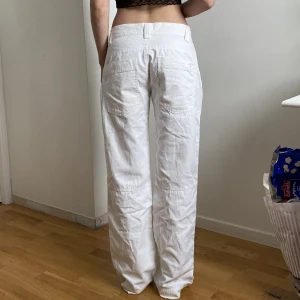Vita jeans  - Snygga Vita jeans i stl s/m🥰