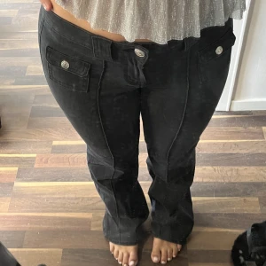 Jeans - Snygga jeans från h&m knappt använda