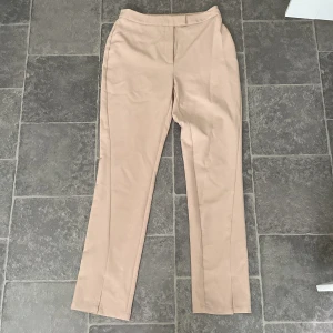 Kostymbyxor  - Kostymbyxor från NA-KD 