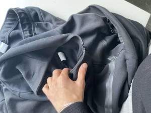Nike tech fleece - Säljer min svarta tech fleece använder den inte lite nopprig men ser inte på långt håll 