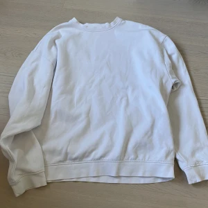 Sweatshirt - Mysig vit sweatshirt