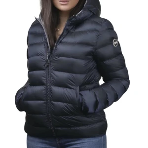 Jacka - Colmar Jacka köptes för 2700 kr på Shestore 💙Säljer den för 900 kr. Kontakta för egna bilder 