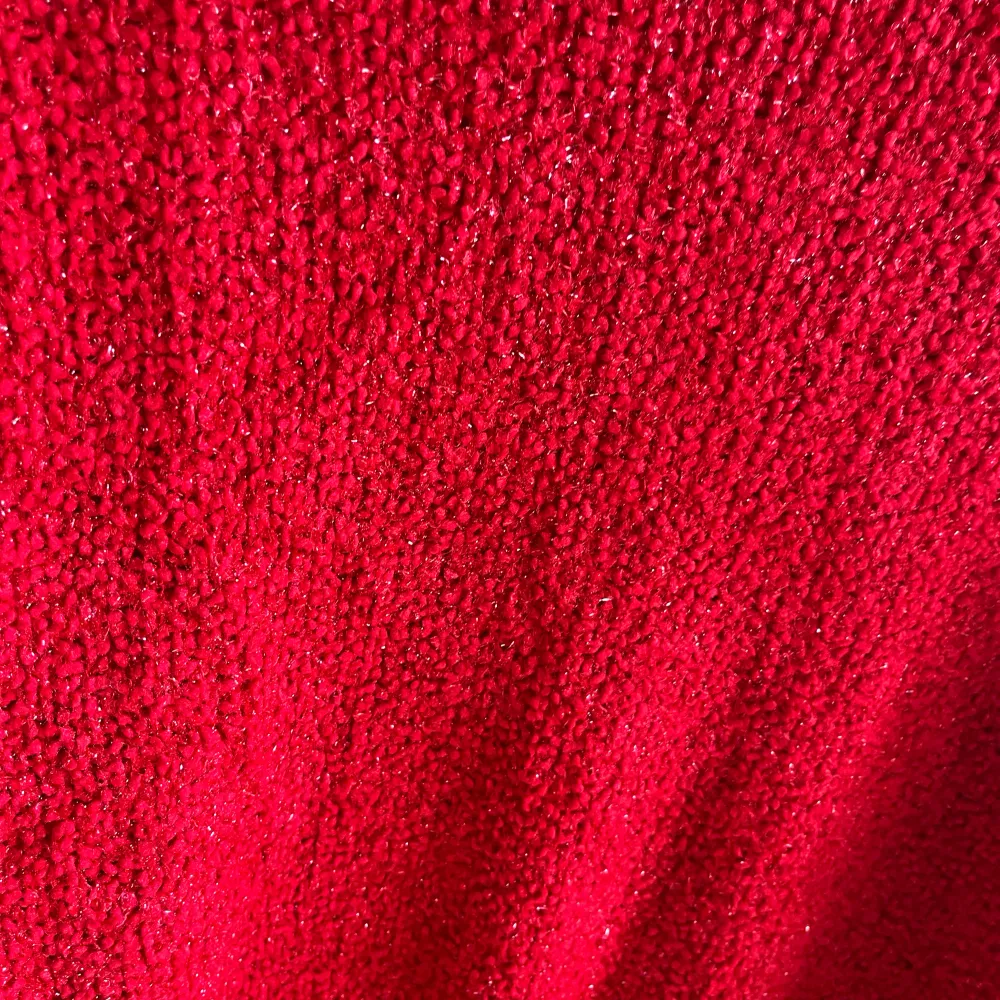 Oversized stickad tröja i jordgubbsfärg. Använd ett fåtal ggr och i jättefint skick.. Stickat.