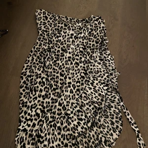 Sommar kjol - Lång kjol i fint skick. Köpt för 199 men säljer för 129 kr. Stl S