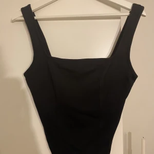 Korsettopp - En svart topp med sömnad som en korsett 💙Aldrig använd 
