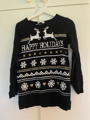 Tjocktröja - En jul tjocktröja ifrån h&m som är knappt använd!