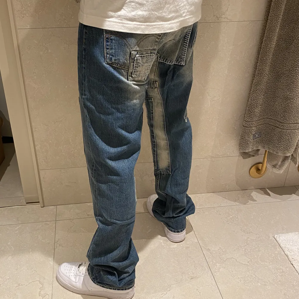 Levi’s 501 vintage jeans storlek W30 L34 modellen är 185 och väger 70kg. Jeans & Byxor.