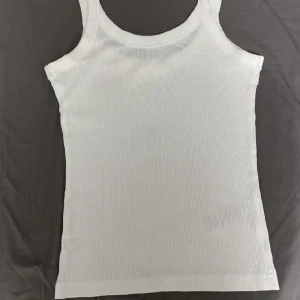 Linne - Gina Tricot vitt linne, säljer pga andvänder inte 