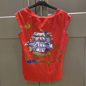 Röd Ted Nicole tröja - Snygg röd Ted Nicole tröja som tyvärr är förstor på mig❤️