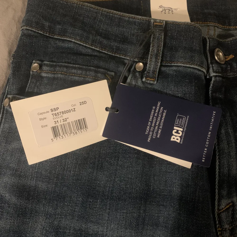 Säljer mina nya Tiger of Sweden jeans nypris 1400 aldrig använda pga för små. Jeans & Byxor.