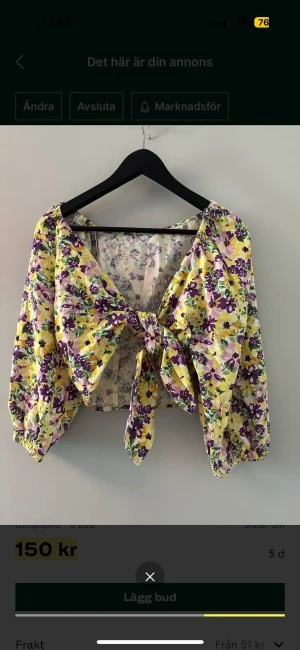 Blus - Superfin blus med blommigt mönster Oanvänt