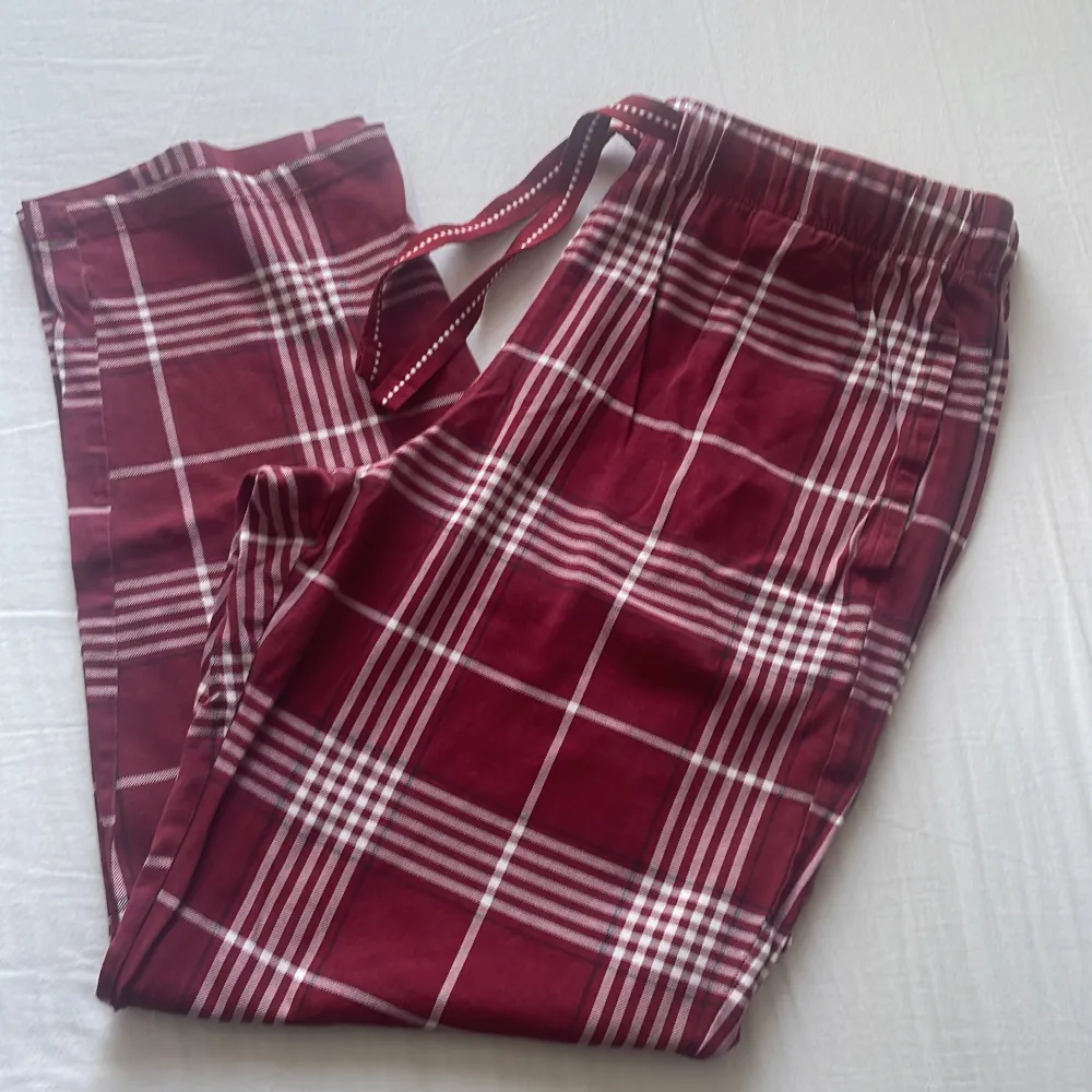 Pyjamas byxor från Kappahl i storlek s. Nytt skick💗. Jeans & Byxor.