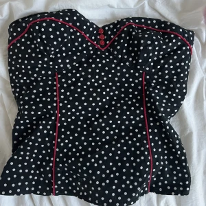 Korsetopp  - Sååå snygg och skön korsetttop😍