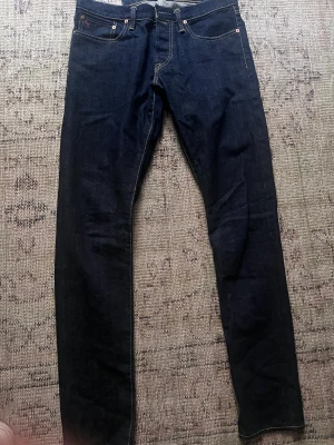 Ralph Lauren jeans - Storlek: 31/34 Skick: Helt oanvända, endast testade. Typ av jeans: Sullivan Slim  Nypris: 1200kr   Kan mötas upp i Stockholmsområdet.