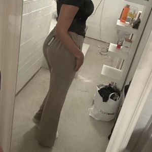 Kostymbyxor - Säljer dessa snygga begia kostymbyxor. Säljer dem pga att dem inte kommer till användning för mig. 