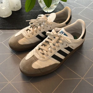 Adidas Sambas - Säljer sambas som är för små för mig, tyvärr ingen box