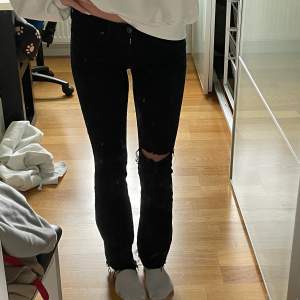 Lågmidjade jeans från Levis, bootcut 🥂😻 väldigt mjuka jeans bekväma att ha på sig, sitter väldigt snyggt i bak😎