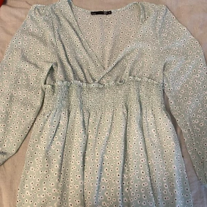 Klänning från lager 157  - En ljusgrön klänning från lager 157 i strl S 