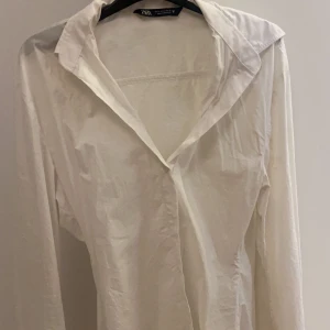 Skjorta - Skit snygg oanvänd skjorta från zara 😍💕 