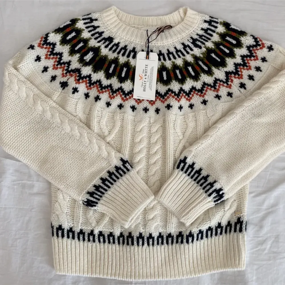 Säljer denna tröja från Lindex, nypris 400. Perfekt nu till hösten 🍂💕. Hoodies.