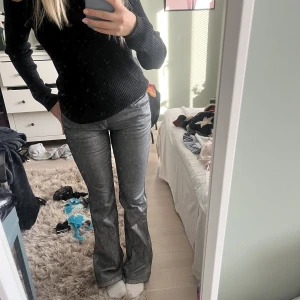 Lågmidjade glitter jeans! - Lågmidjade bootcut glitter jeans!💞
