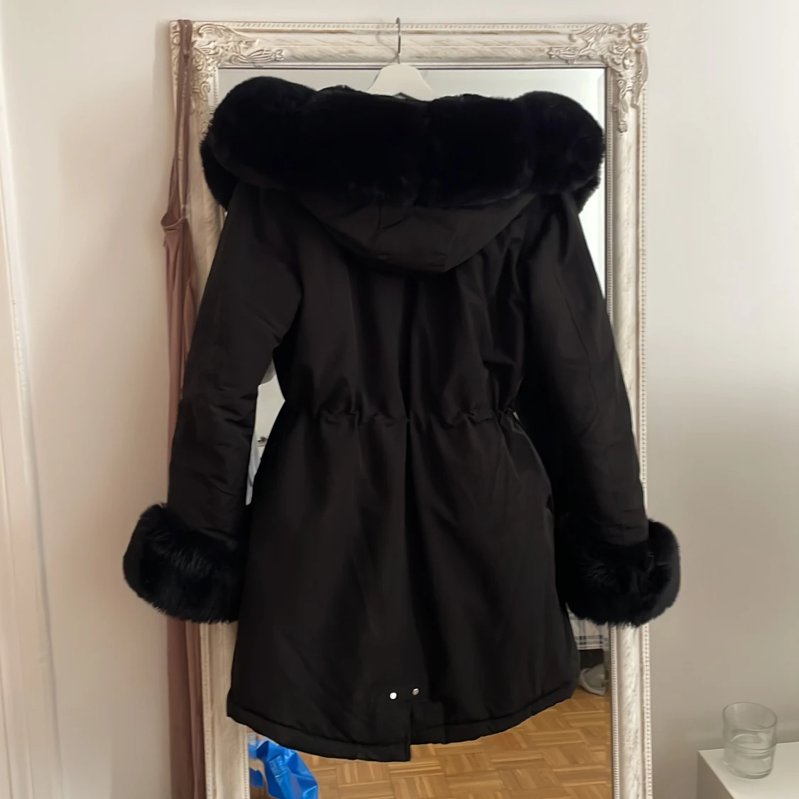 Vinterjacka, svart med päls  - 91
