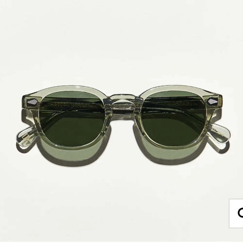 Säljer nu mina nästan oanvända solglasögon från moscot originals NYC i färgen LEMTOSH-SAGE. Inga defekter alls, skriv priv för bilder. Original pris 3700kr.. Accessoarer.