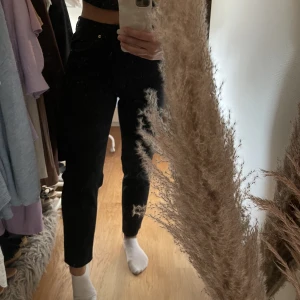 Svarta jeans - Oanvända jeans från nakd med lite loose fit 🩶