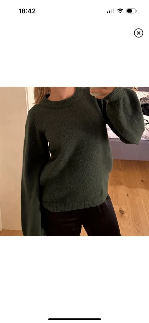 Stickad - Grön tröja från object strl s, använd men inte hål, något nopprig men ska använda en noppringsmaskin innan jag postar!