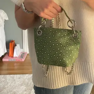 Så cute från HVISK💖 så cool och unik väska, säljs ej längre! 