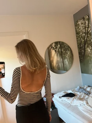 Tröja med öppen rygg - Super fin body från h&m 