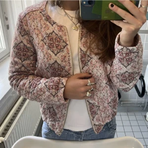 Jacka - Jättefin jacka! Köpt på plick. Knappt använd, frakta eller mötas upp på Östermalm 🤗