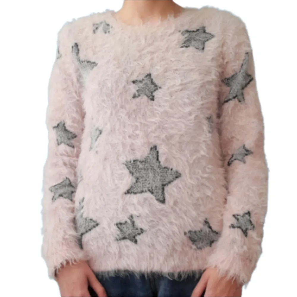 Pastellrosa fluffig tröja med silver stjärnor från Kappahl. Jättemysig, mjuk och skön men använder den inte längre. Använd gärna prisförslag/köp nu funktionen. Tröjor & Koftor.