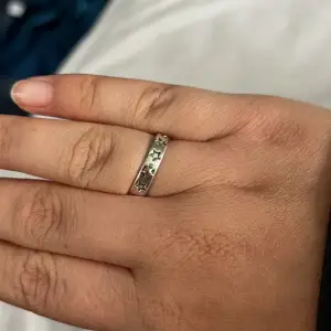 Super cool silver ring💕denna ring kan man ha i alla storlekar eftersom den kan ändras (kolla sista bilden)