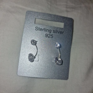 Örhängen - Super fina, helt nya. Äkta silver med kubisk zirkonia🦋