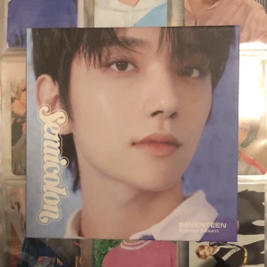 seventeen kpop album semicolon joshua ver - Säljer detta Semicolon albumet från seventeen, Joshuas fotobok. Jag köpte albumet second hand och det var då väldigt skadat, har försökt fixa album o pcs så bra det går. Skickar bilder på skadorna vid intresse. Endast fotobok o pcs ingår💗💗