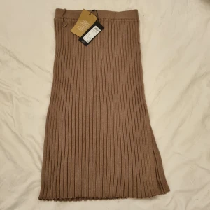 Lång kjol  - Kjol i super stretchigt material 