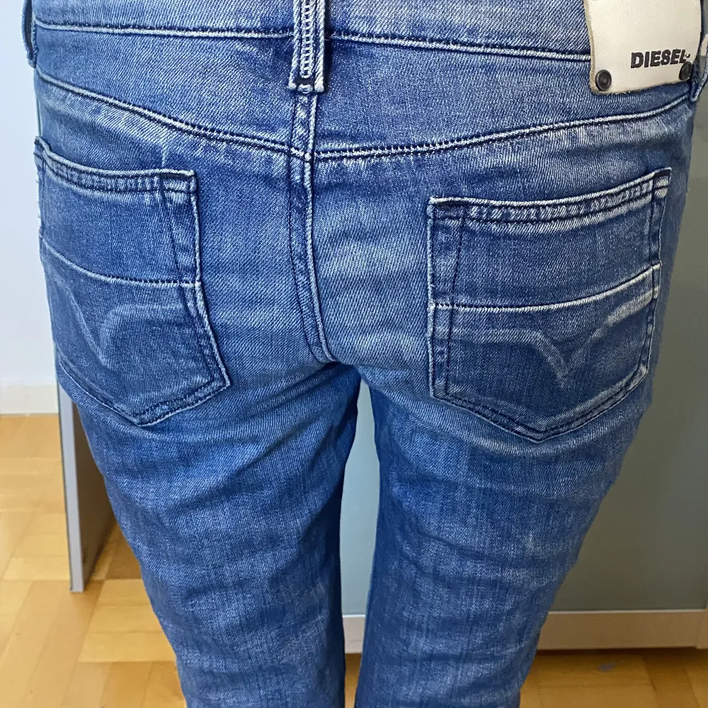 Ett par jätte fina Disel jeans som inte finns längre säljs i stl 29 och längd 32. Jeans & Byxor.